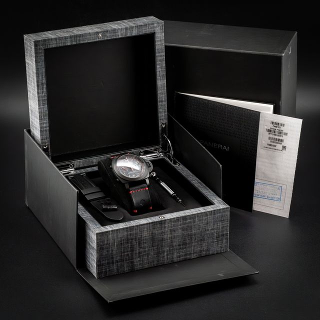 Panerai Luminor Luna Rossa PAM01037 Image 6